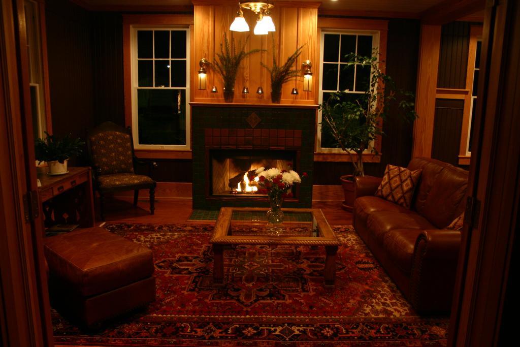 מנטאו Cameron House Inn מראה חיצוני תמונה