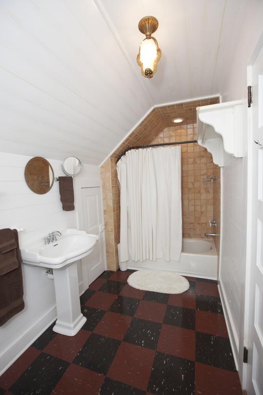 מנטאו Cameron House Inn מראה חיצוני תמונה