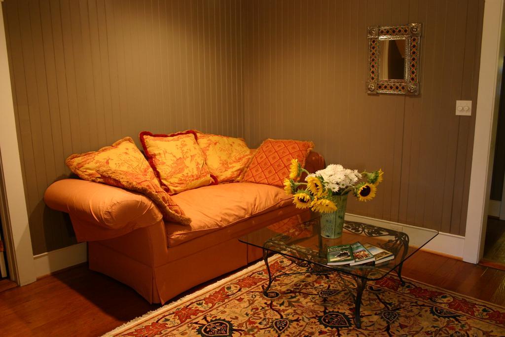 מנטאו Cameron House Inn מראה חיצוני תמונה