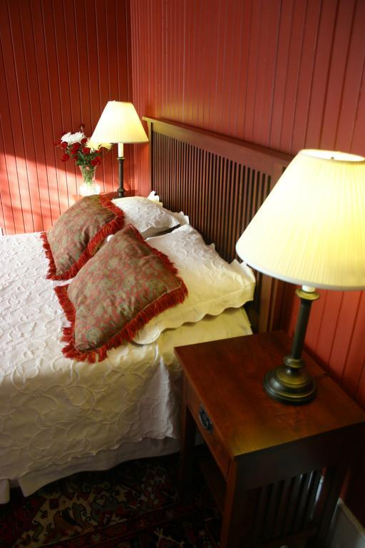 מנטאו Cameron House Inn מראה חיצוני תמונה