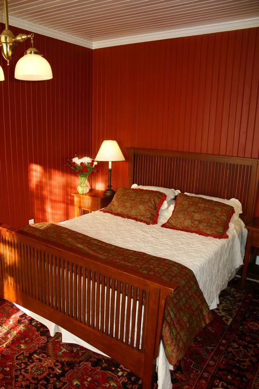 מנטאו Cameron House Inn מראה חיצוני תמונה