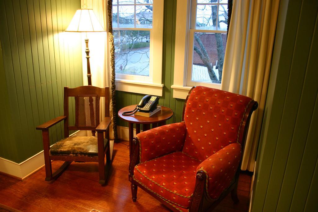 מנטאו Cameron House Inn מראה חיצוני תמונה