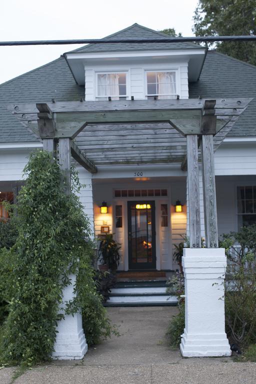 מנטאו Cameron House Inn מראה חיצוני תמונה