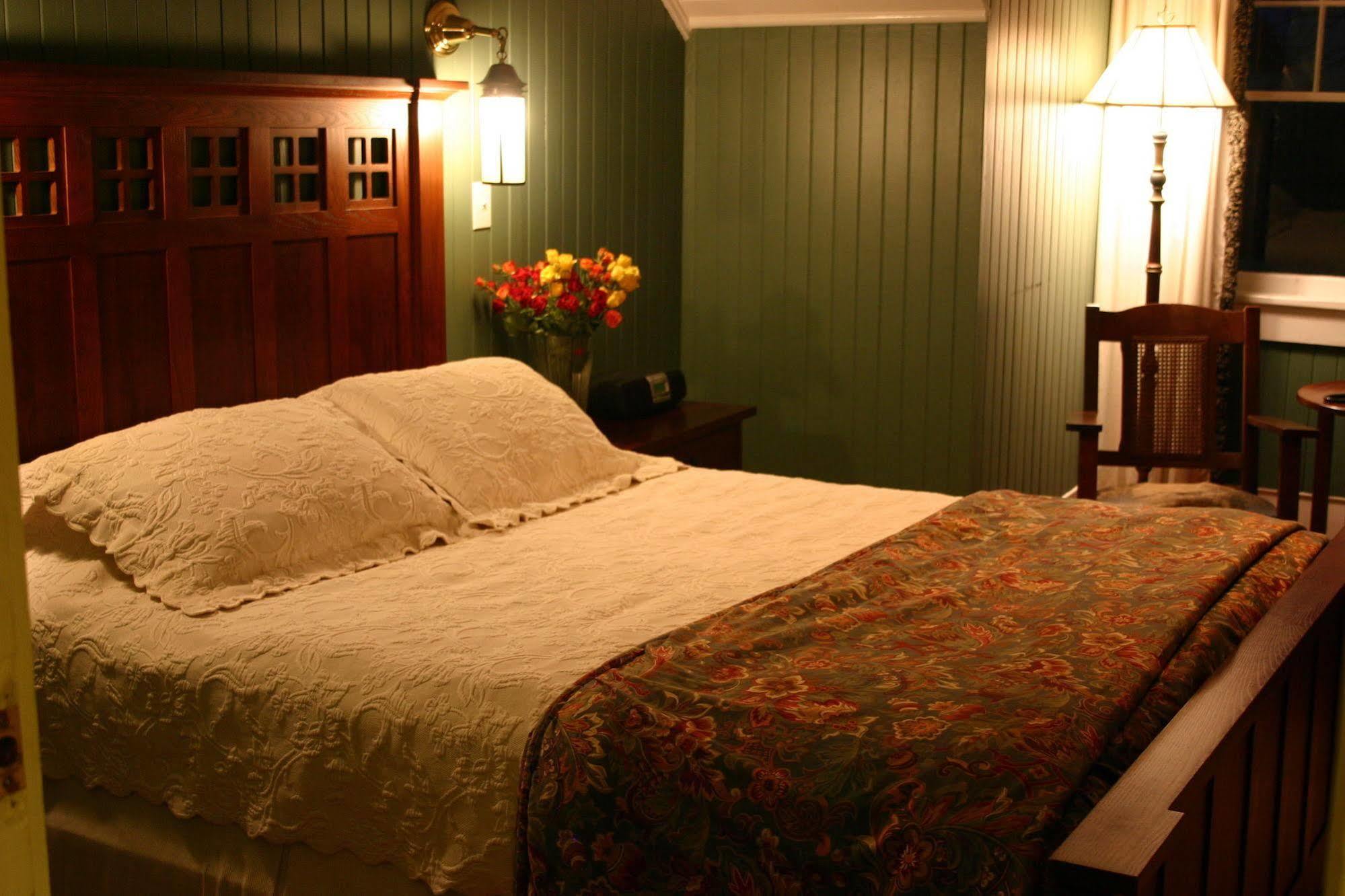 מנטאו Cameron House Inn מראה חיצוני תמונה