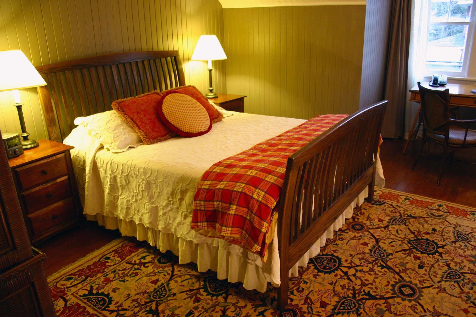מנטאו Cameron House Inn מראה חיצוני תמונה