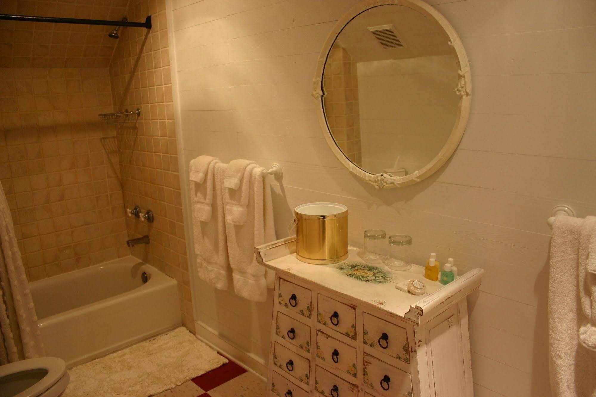 מנטאו Cameron House Inn מראה חיצוני תמונה