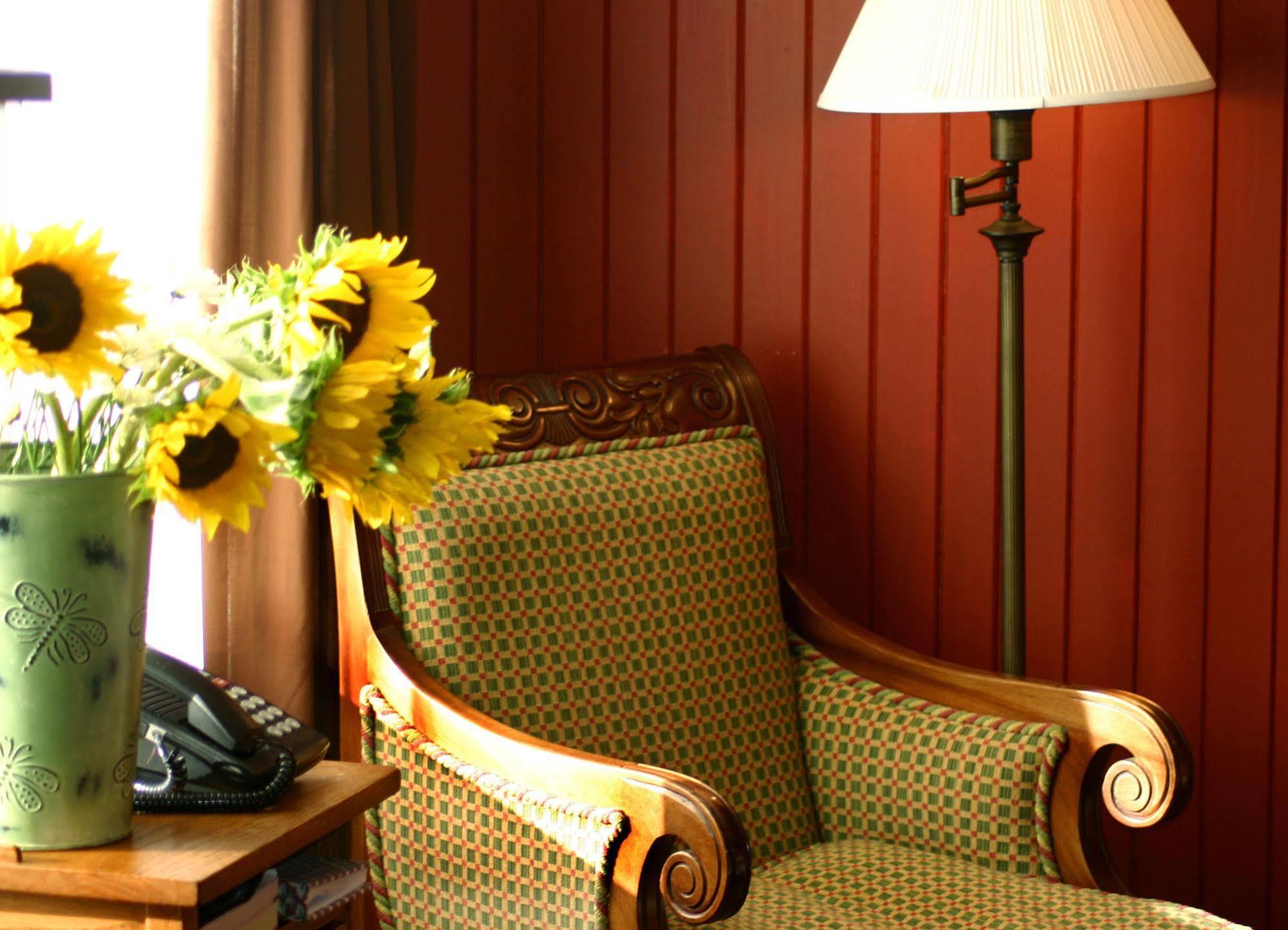 מנטאו Cameron House Inn מראה חיצוני תמונה