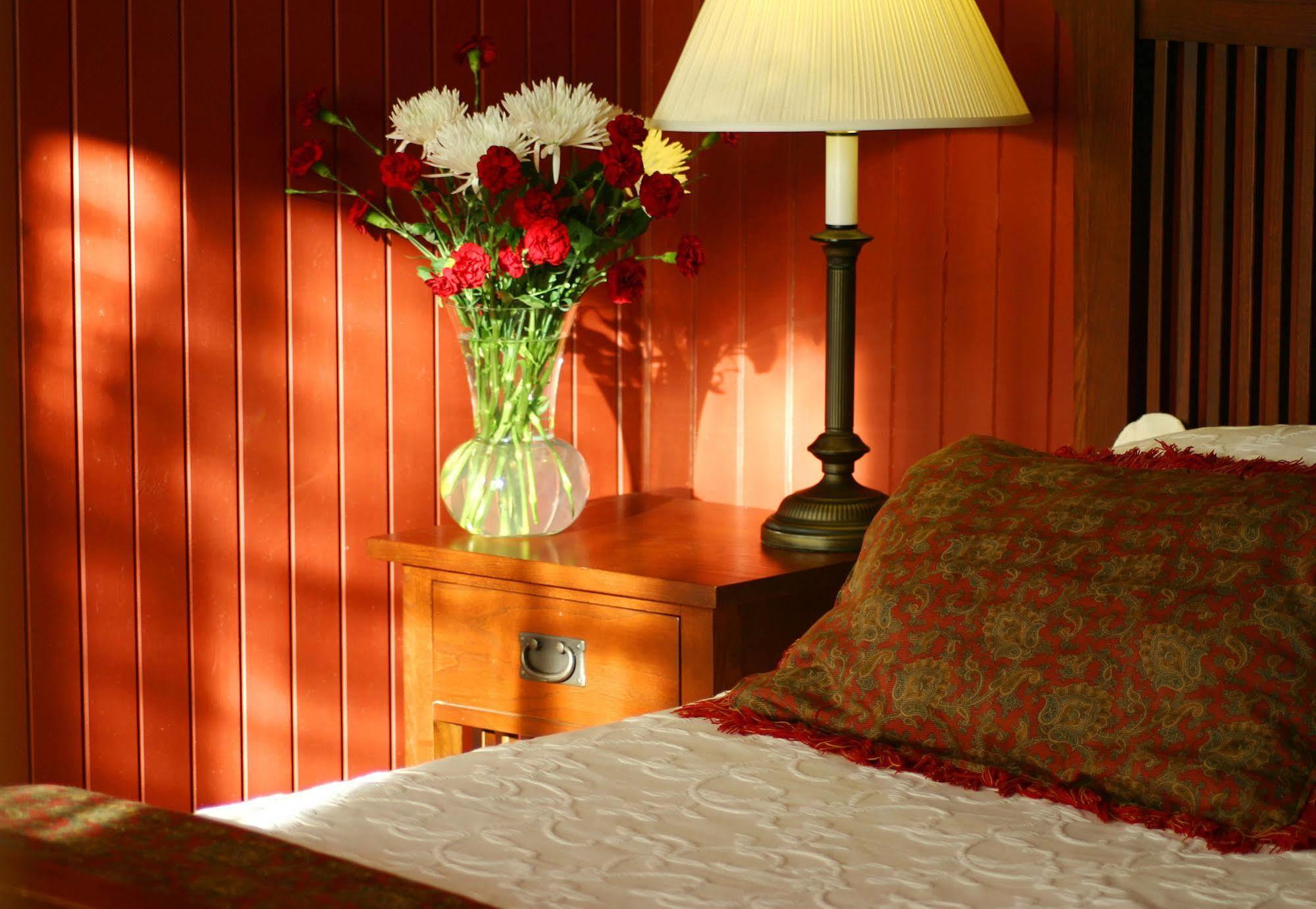 מנטאו Cameron House Inn מראה חיצוני תמונה