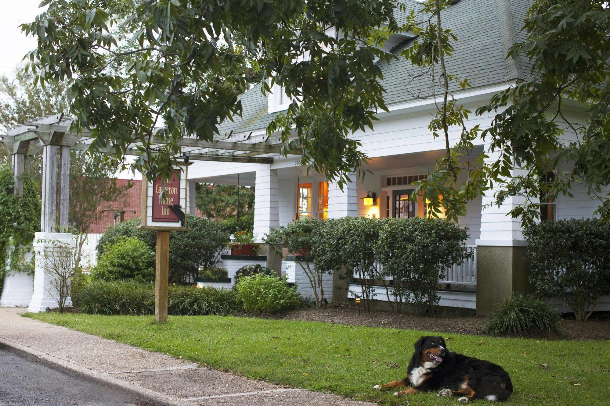 מנטאו Cameron House Inn מראה חיצוני תמונה