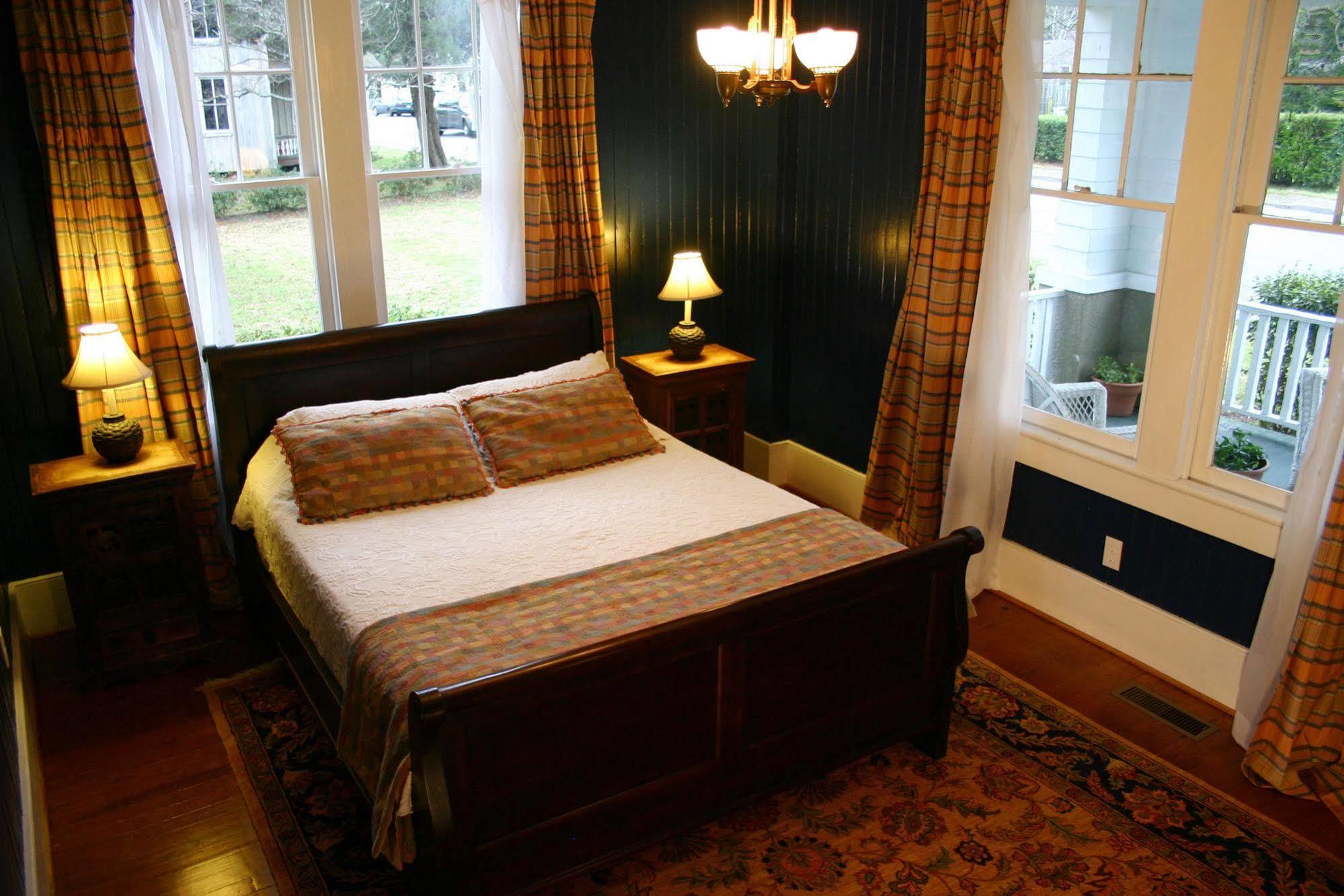 מנטאו Cameron House Inn מראה חיצוני תמונה