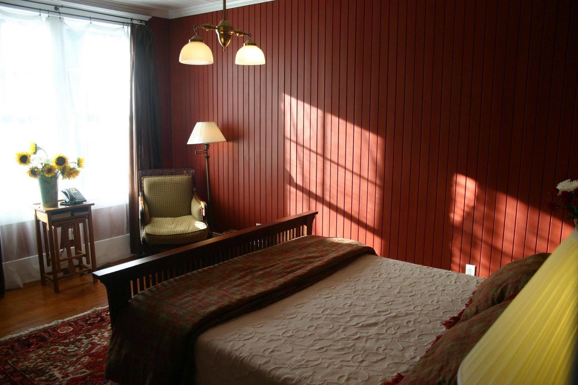 מנטאו Cameron House Inn מראה חיצוני תמונה