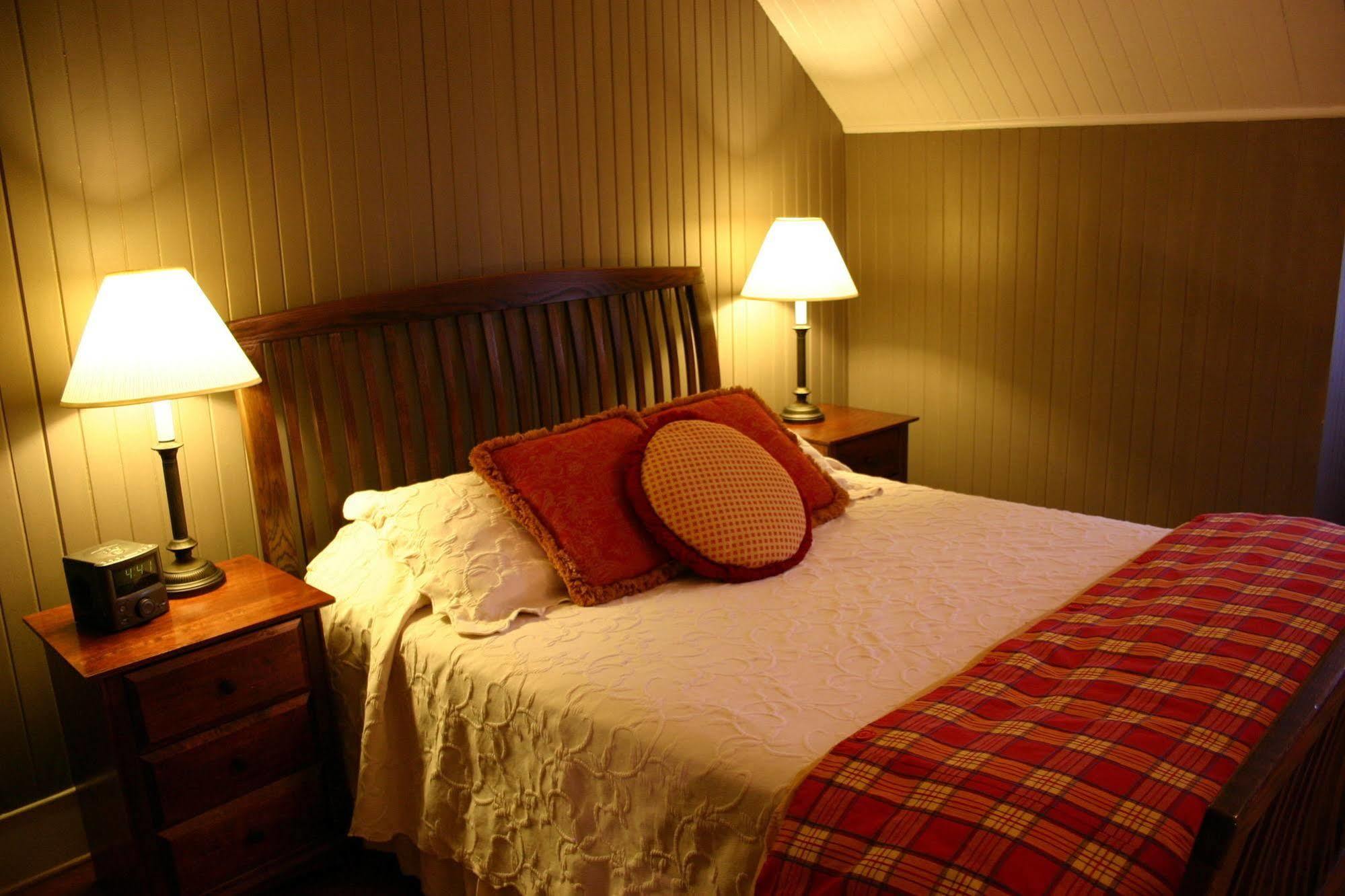 מנטאו Cameron House Inn מראה חיצוני תמונה