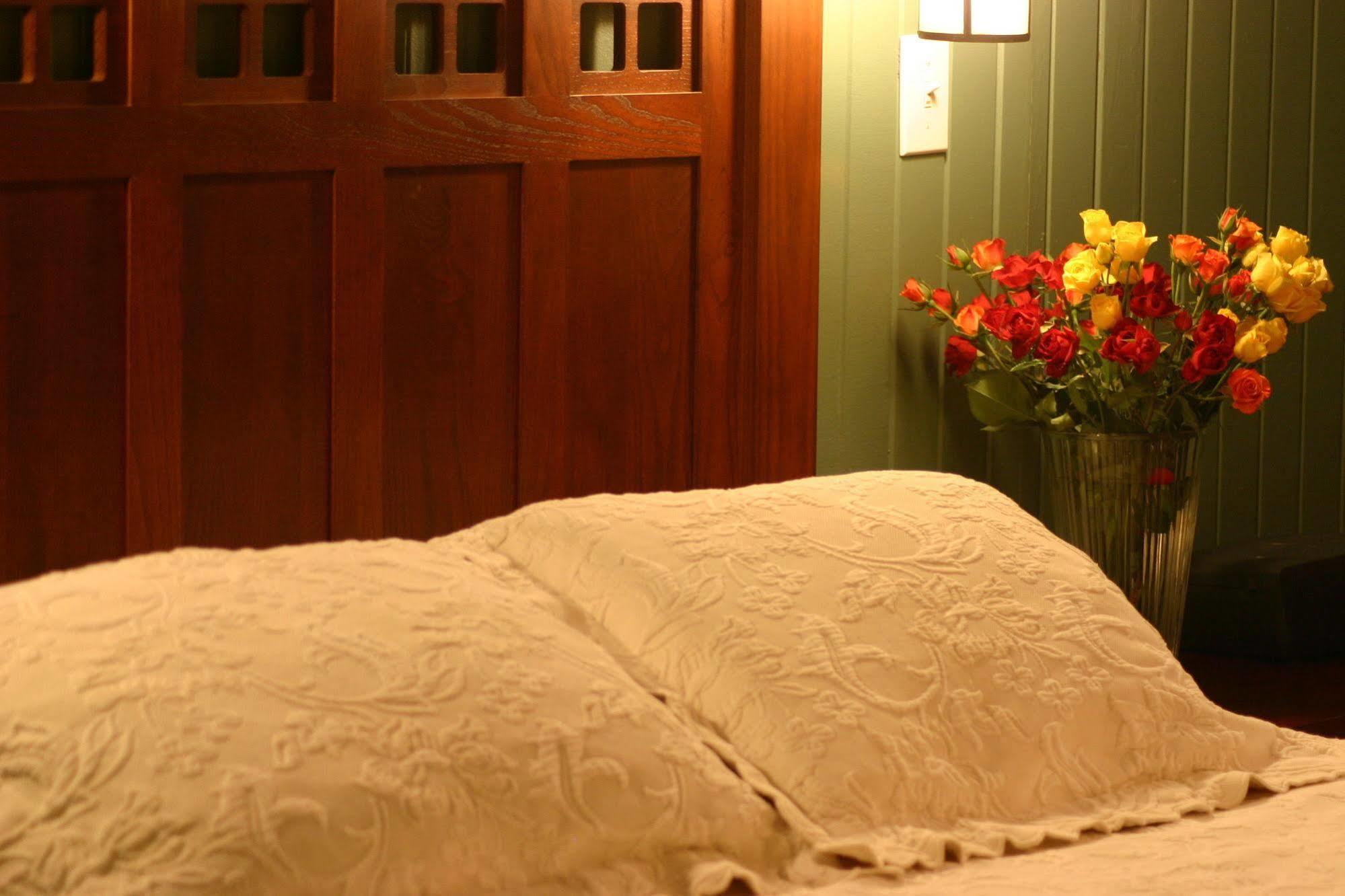 מנטאו Cameron House Inn מראה חיצוני תמונה